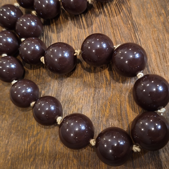 Vintage Brown Graduated Bead Beaige Cord Necklace, Horn Clasp Closure - Picture 3 of 10